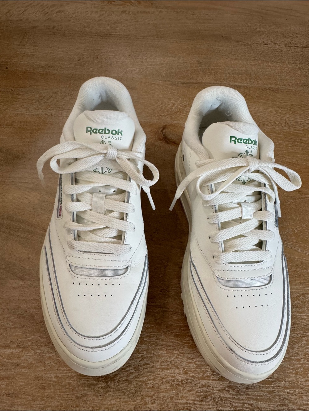 Reebok White Platform Leather Sneakers with Green Logo women’s 8 - Picture 2 of 4